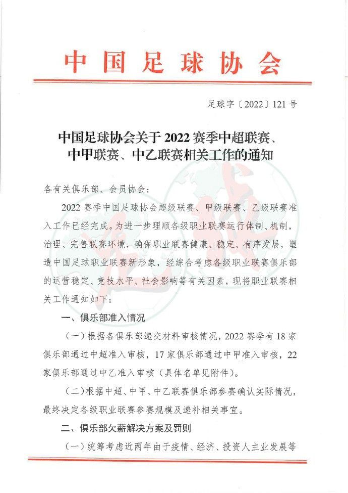 成龙、古天乐、许冠文窃匪三人组带着一个小宝物弄出连续串使人喷饭的“乌龙”排场！　　故事环绕一个刚诞生的宝宝起头人字拖（成龙 饰）虽有非凡的身手，可是整天陷溺赌钱毫无人生方针，便与包租公、百达通（古天乐 饰）一路爆窃，干着鬼鬼祟祟的犯法事。城中女富豪独一的孙子诞生后，包租公受不了金钱的诱惑，承诺把宝宝偷给黑帮老迈，以证实BB是不是自 己死往的儿子与前女友的孩子。 　　成功偷得孩子后，连续串产生的工作，令人字拖及百达通改变了本身的人生不雅念。人字拖起头关心家人，百达通也看到了本身妻子（蔡卓妍 饰）的不容易，起头从头做人。 在包租公及黑势利的要挟下，他们仍是要把偷来的BB交出来，到底又会产生些甚么事，故事有会否年夜团聚终局呢？